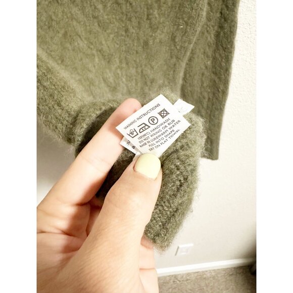 Johnstons of Elgin Cashmere Cable Knit Turtleneck Sweater Olive Green Size 40 - Picture 2 of 3